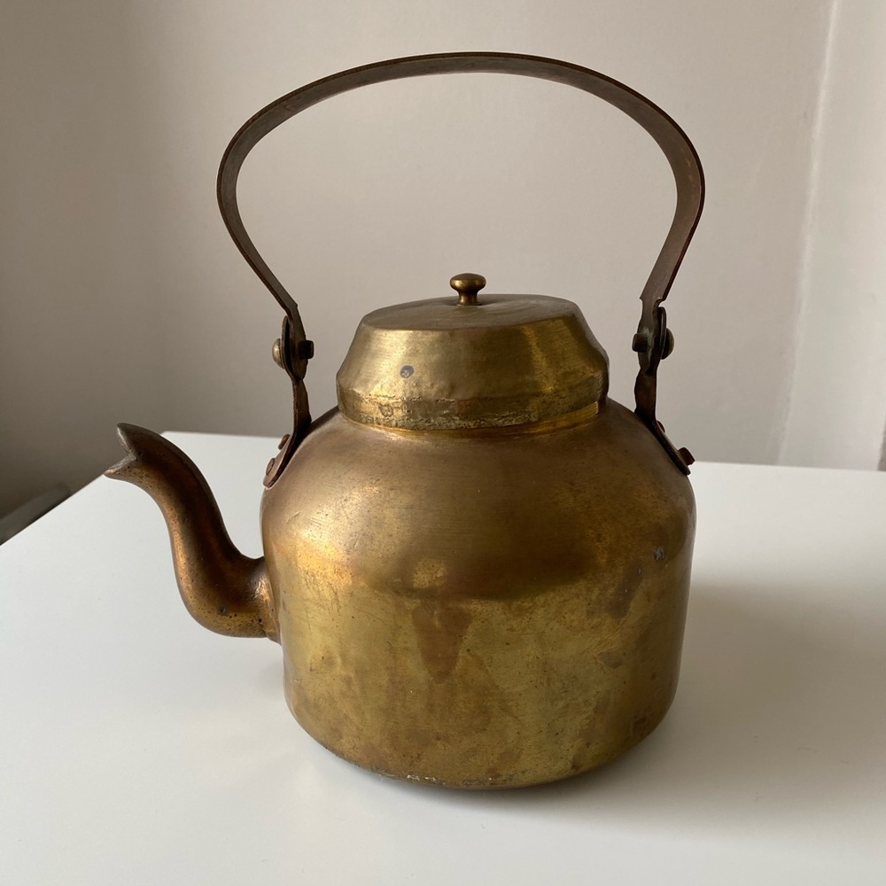 VINTAGE BRASS KETTLE FOR DECOR PURPOSES ONLY